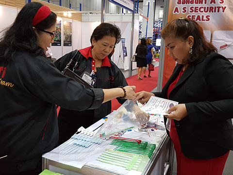 ออกบูธงานจัดแสดงนวัตกรรม ปี 2559 @ BITEC BANG